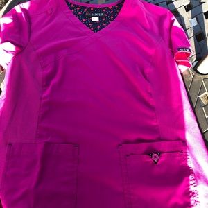 Koi Basics light weight scrub set